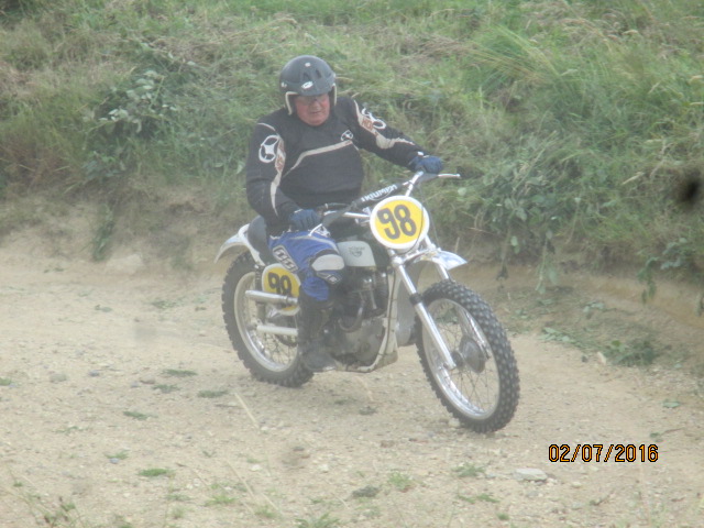Entrainement Moto-cross MOTOS ANCIENNES sur le terrain de Lesteno 56